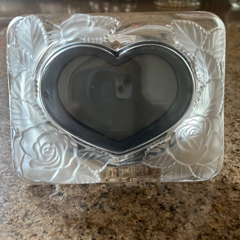 Frosted Crystal Roses Heart Frame